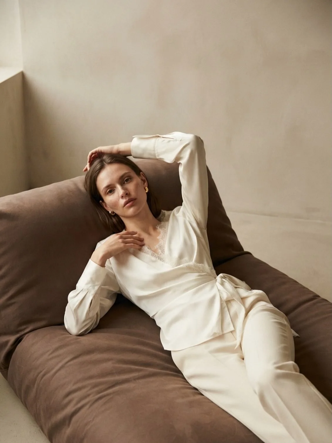 Silhouette femme en satin