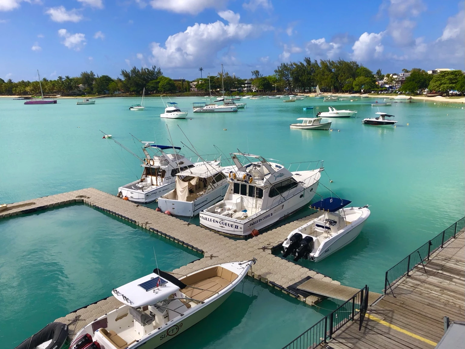 La baie et les bateaux de Grand Baie à Maurice